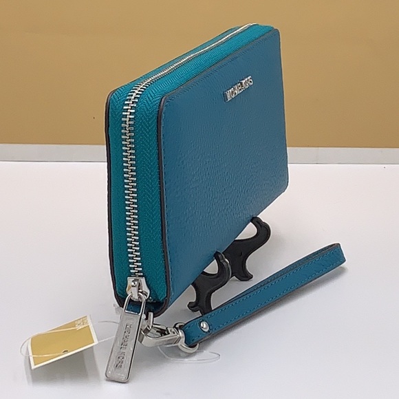 NWT MICHAEL KORS LARGE CONTINENTAL WRISTLET LAGOON COLOR NWT - Picture 11 of 15